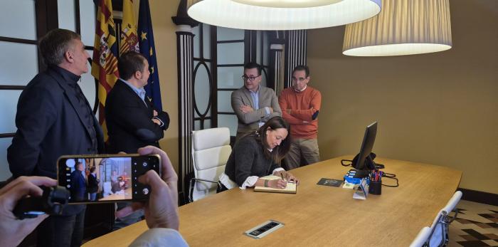 La consejera ha visitado la sede de la Comarca de Ribagorza, el Ayuntamiento de Graus y el centro de mayores de la localidad oscense