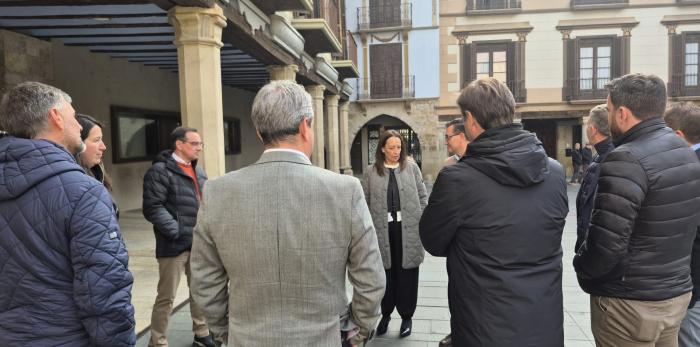 La consejera ha visitado la sede de la Comarca de Ribagorza, el Ayuntamiento de Graus y el centro de mayores de la localidad oscense