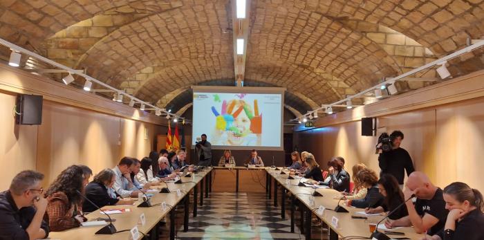 La consejera de Educación y el director general de Planificación han explicado el modelo a la Mesa de Primer Ciclo.