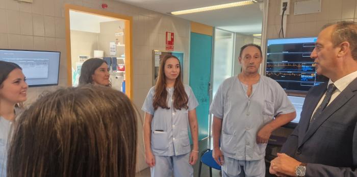 El consejero de Sanidad junto con responsables del sector de Calatayud, representantes institucionales y sociales, en la zona donde se van a ampliar las Urgencias del Hospital de Calatayud