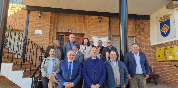 Visita al Ayuntamiento y consultorio de Alarba.