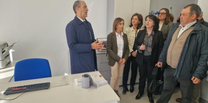 Visita al Ayuntamiento y consultorio de Alarba.