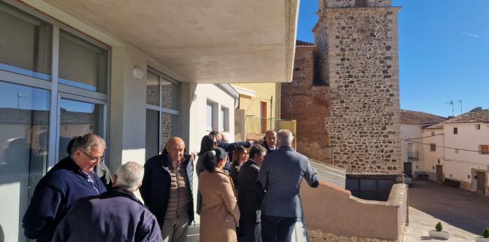 Visita al Ayuntamiento y consultorio de Alarba.