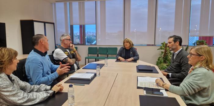 La consejera ha recibido esta tarde a las asociaciones en el Departamento.