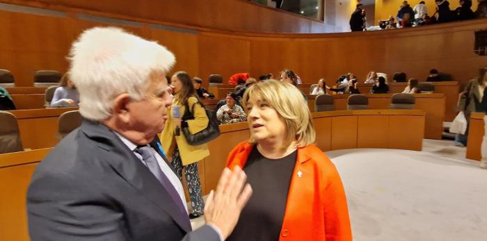 La celebración se ha desarrollado en el hemiclo de las Cortes de Aragón.