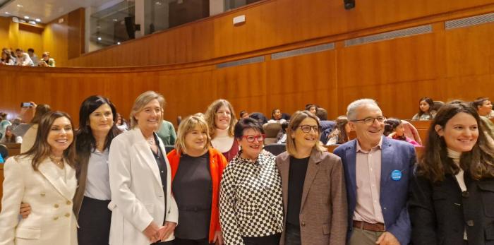 La celebración se ha desarrollado en el hemiclo de las Cortes de Aragón.