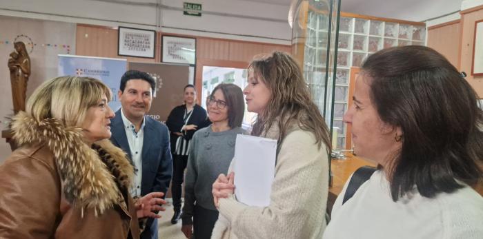 La consejera ha visitado los colegios Las Viñas y el Ensanche.