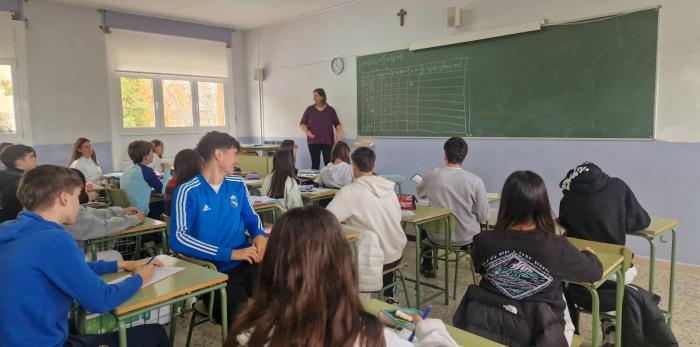 La consejera ha visitado los colegios Las Viñas y el Ensanche.