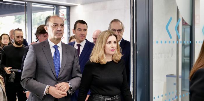 Los consejeros José Luis Bancalero Flores y Claudia Pérez Forniés, en el acto de acreditación de Quirónsalud como hospital universitario