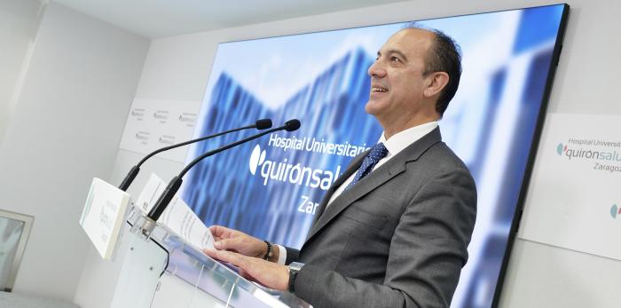 Los consejeros José Luis Bancalero Flores y Claudia Pérez Forniés, en el acto de acreditación de Quirónsalud como hospital universitario