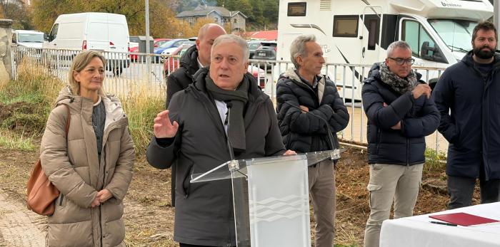 Hoy se ha colocado la primera piedra de las 15 viviendas de Boltaña para trabajadores del turismo.