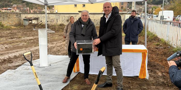 Hoy se ha colocado la primera piedra de las 15 viviendas de Boltaña para trabajadores del turismo.