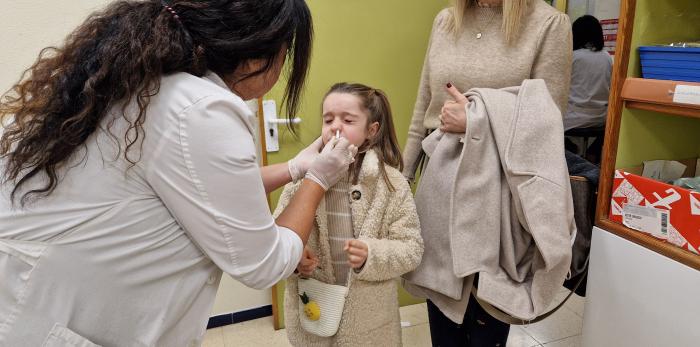 Primer día de vacunación sin cita para grupos recomendados que se desarrollando hoy en el Hospital Nuestra Señora de Gracia