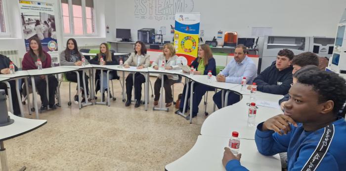 La consejera ha seguido la jornada desde el CPIFP Corona de Aragón con una representación de los alumnos de todas las ramas de FP que se cursan en el centro.