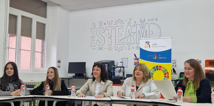 La consejera ha seguido la jornada desde el CPIFP Corona de Aragón con una representación de los alumnos de todas las ramas de FP que se cursan en el centro.