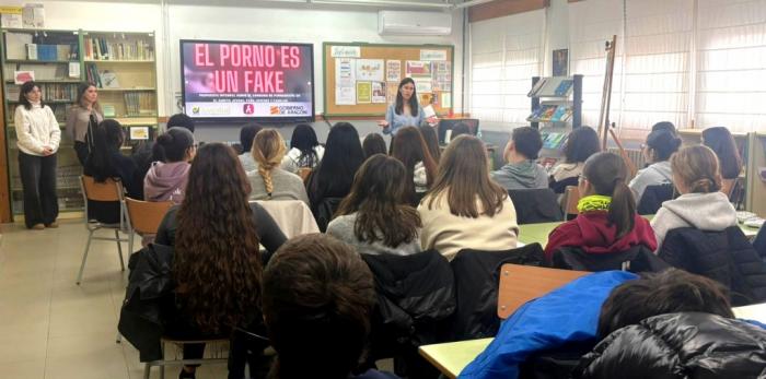 En Épila se han desarrollado las dos últimas sesiones de 2025 de la campaña 'El porno es un fake'