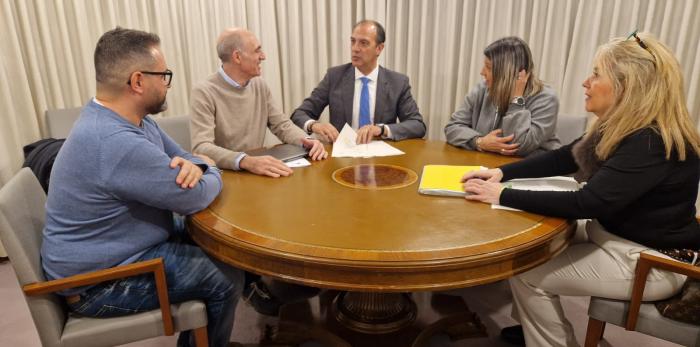 Reunión del consejero de Sanidad y el alcalde de Barbastro sobre transporte sanitario