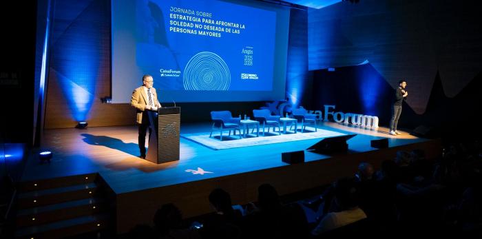 El Director General de Mayores, Máximo Ariza, ha sido el encargado de abrir la jornada.