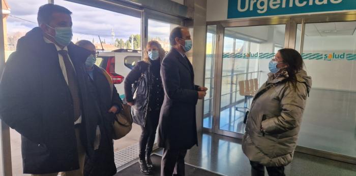 El consejero de Sanidad y la gerente de Atención Primaria del SALUD asisten a la proyección del video “El discreto encanto de la medicina rural”, en la Casa Cultura de Calanda