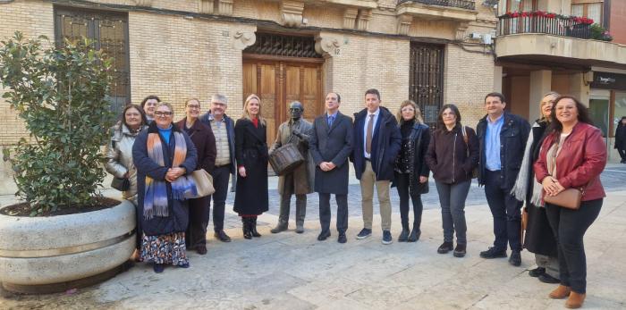El consejero de Sanidad y la gerente de Atención Primaria del SALUD asisten a la proyección del video “El discreto encanto de la medicina rural”, en la Casa Cultura de Calanda