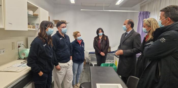 El consejero de Sanidad y la gerente de Atención Primaria del SALUD asisten a la proyección del video “El discreto encanto de la medicina rural”, en la Casa Cultura de Calanda