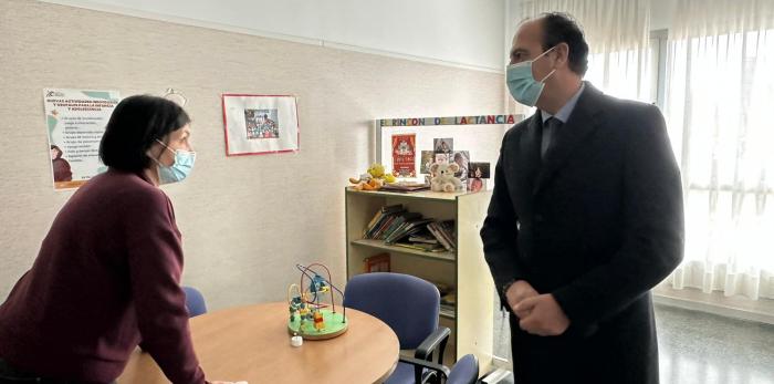 El consejero de Sanidad y la gerente de Atención Primaria del SALUD asisten a la proyección del video “El discreto encanto de la medicina rural”, en la Casa Cultura de Calanda