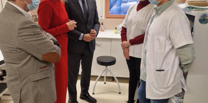 El consejero de Sanidad y la gerente de Atención Primaria del SALUD visitan el centro de salud de Belchite