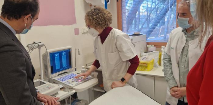 El consejero de Sanidad y la gerente de Atención Primaria del SALUD visitan el centro de salud de Belchite