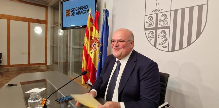 El director general de Personal, José María Cabello, ha informado de las oposiciones en rueda de prensa.