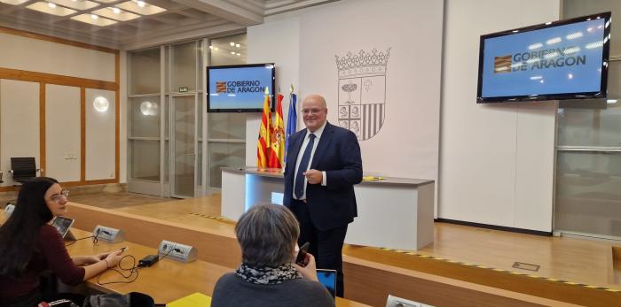 El director general de Personal, José María Cabello, ha informado de las oposiciones en rueda de prensa.