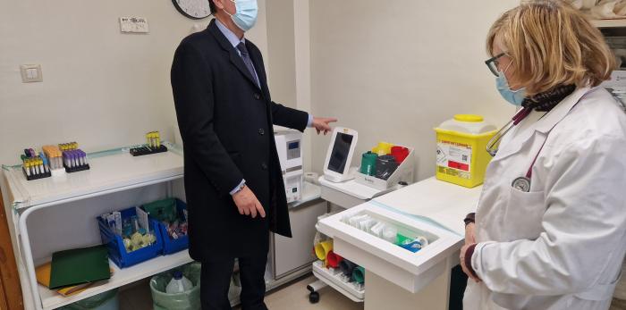 El consejero de Sanidad visita el centro de salud de Utebo y su dotación tecnológica