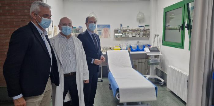 ​El consejero de Sanidad visita el centro de salud de Tauste, donde comprueba el uso de la IA en Atención Primaria y la dotación tecnológica