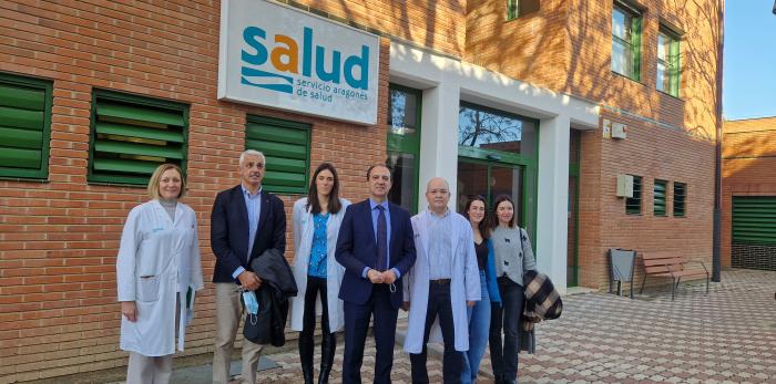 ​El consejero de Sanidad visita el centro de salud de Tauste, donde comprueba el uso de la IA en Atención Primaria y la dotación tecnológica