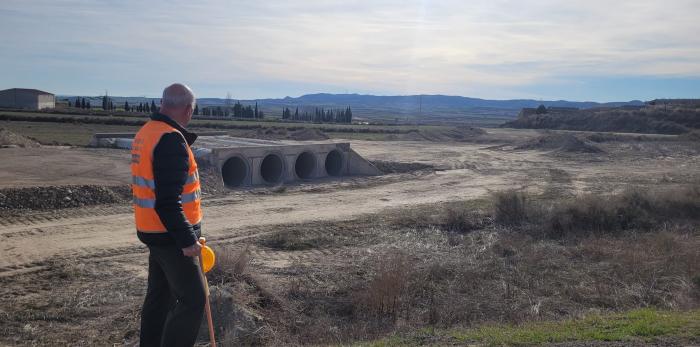 Maquinaria pesada trabajando hoy en la A-230.