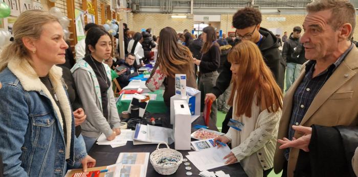 La feria se ha celebrado en el pabellón de Sabiñánigo.