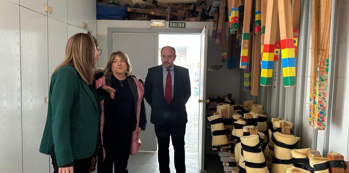 La consejera ha recorrido las instalaciones junto a la directora.