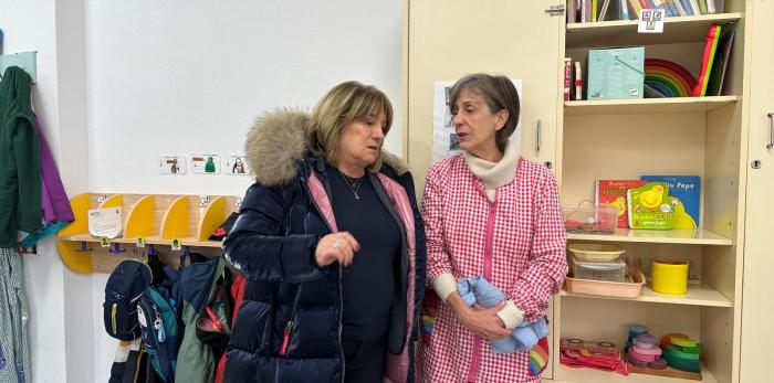 La consejera ha recorrido las instalaciones junto a la directora.