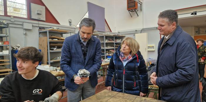 La consejera de Educación ha visitado hoy la localidad de Fraga.