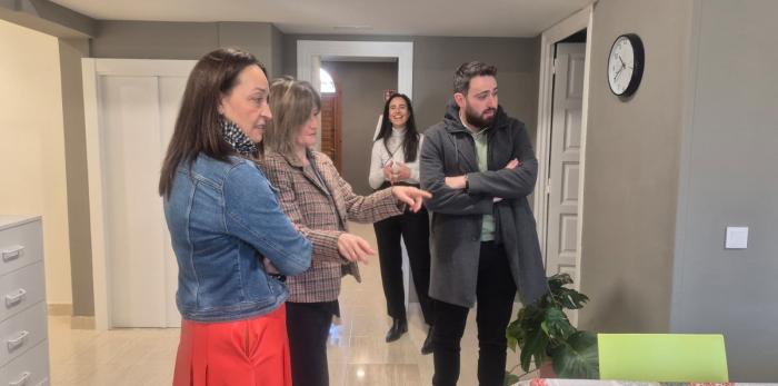 Los programas de maternaje, como el que gestiona YMCA en Zaragoza capital, atienden a madres menores de edad y a sus bebés