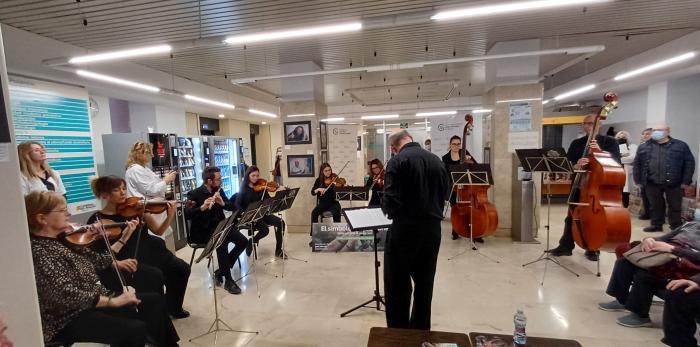 Intervención musical en el Hospital Universitario Obispo Polanco organizada por la AECC con motivo del Día Mundial contra el Cáncer.