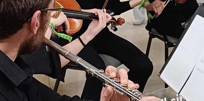 Intervención musical en el Hospital Universitario Obispo Polanco organizada por la AECC con motivo del Día Mundial contra el Cáncer.