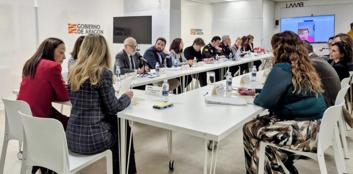 La reunión sobre menores se ha desarrollado este lunes en el LAAAB, en la Plaza del Pilar