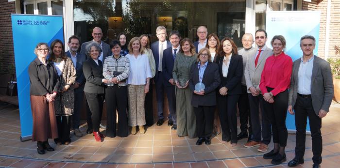 La directora general de Política Educativa, Ordenación Académica y Educación Permanente, Ana Moracho, ha sido la responsable de recoger el galardón en representación de todas las Comunidades Autónomas.munidades