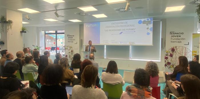 El director general de Planificación, Centros y FP, Luis Mallada, ha inaugurado el encuentro 'Las profesiones del futuro'.