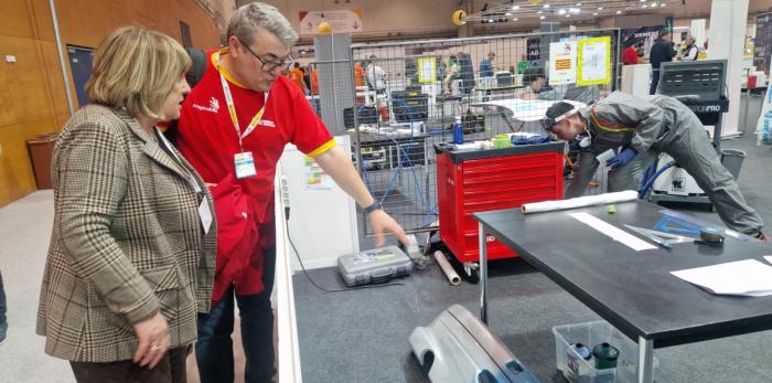 La consejera ha apoyado a los competidores aragoneses en las SpainSkills.