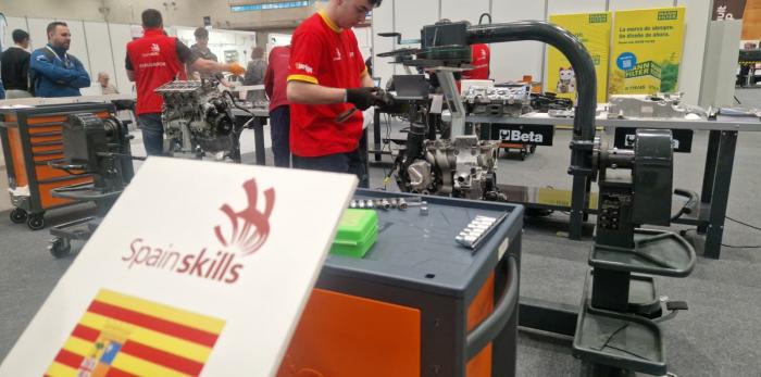 La consejera ha apoyado a los competidores aragoneses en las SpainSkills.