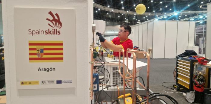La consejera ha apoyado a los competidores aragoneses en las SpainSkills.