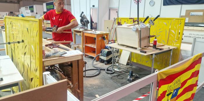 La consejera ha apoyado a los competidores aragoneses en las SpainSkills.