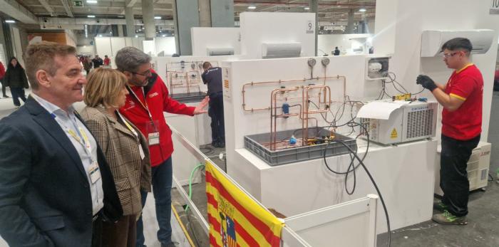 La consejera ha apoyado a los competidores aragoneses en las SpainSkills.