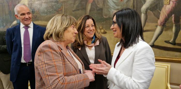 La consejera ha participado en la primera conferencia sectorial de Educación con la nueva ministra.